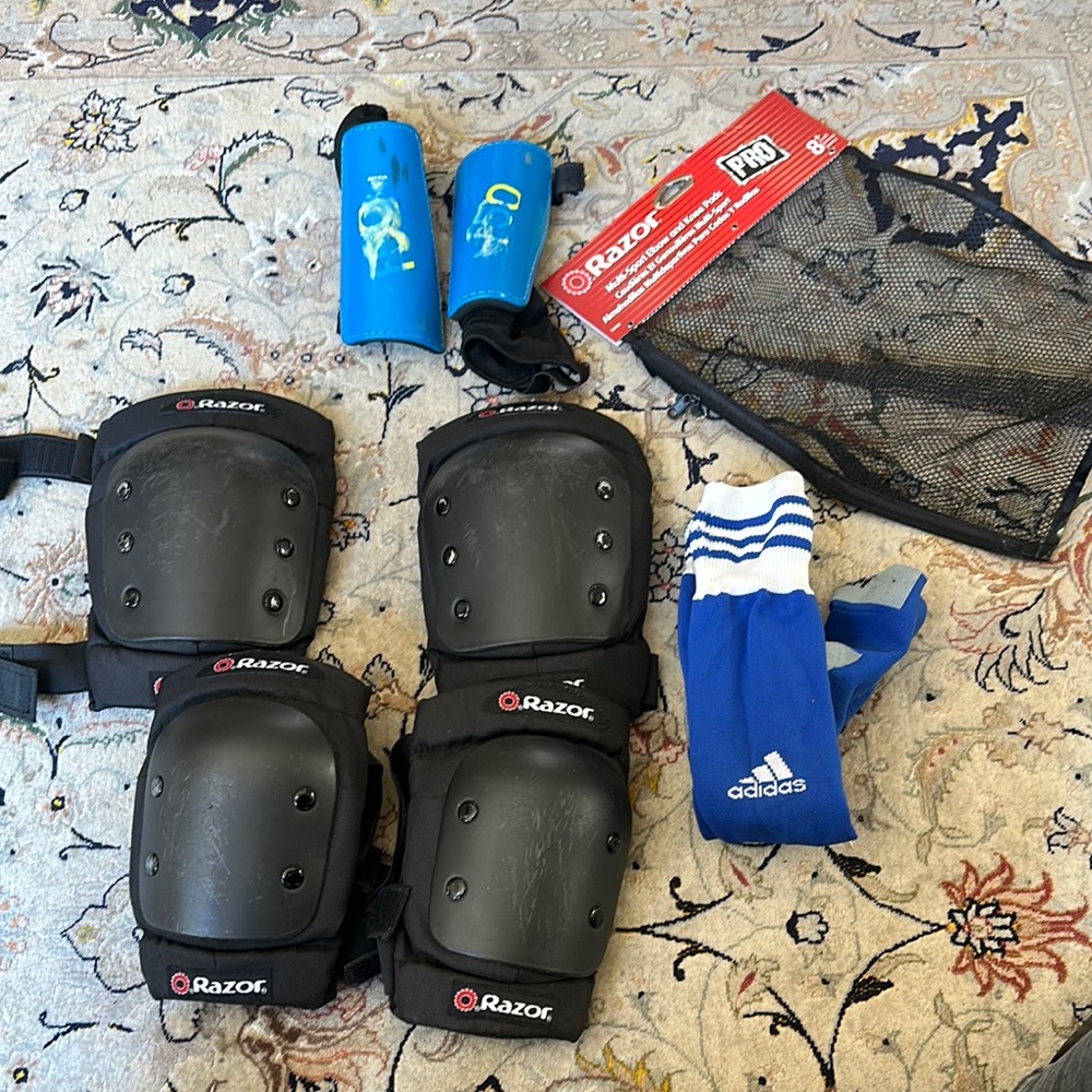 Razor Black Protective Gear Set with Blue Accessories